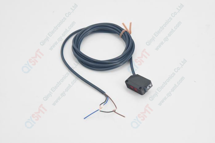 Photoelectric sensor with built-in amplifier